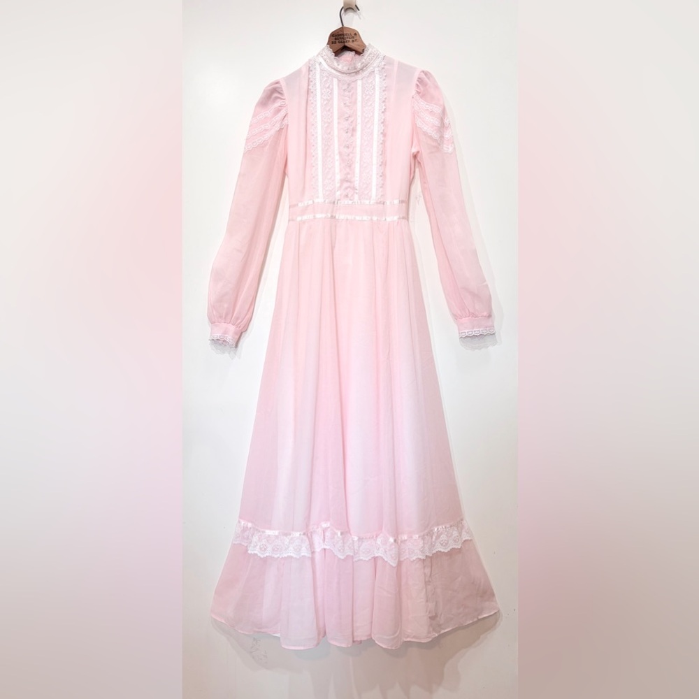 Vintage- 💗 Gunne Sax Pink Lace Maxi Dress